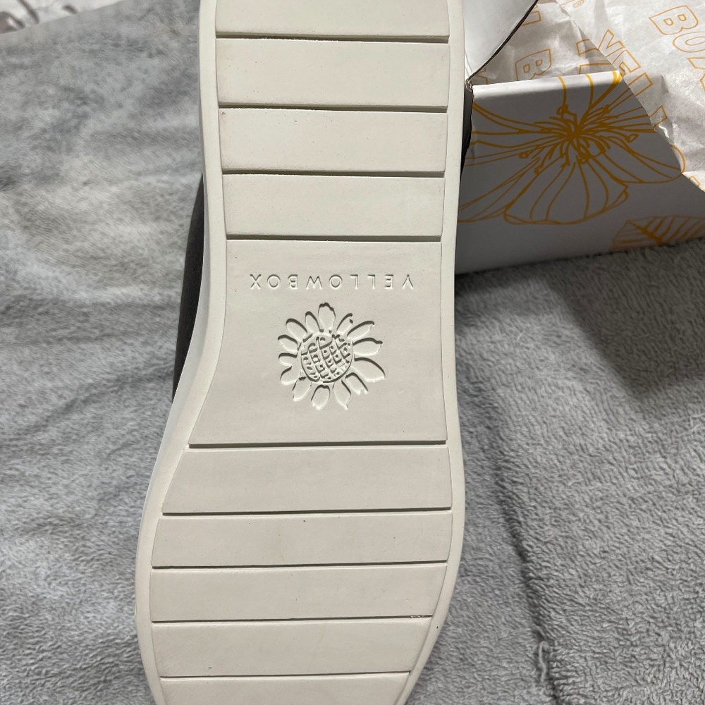 Gray yellow box booties